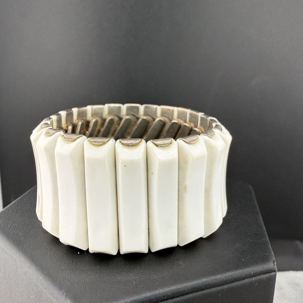 Vintage Thermoset Expansion Bracelet White Plastic Retro Stretch 6.5"